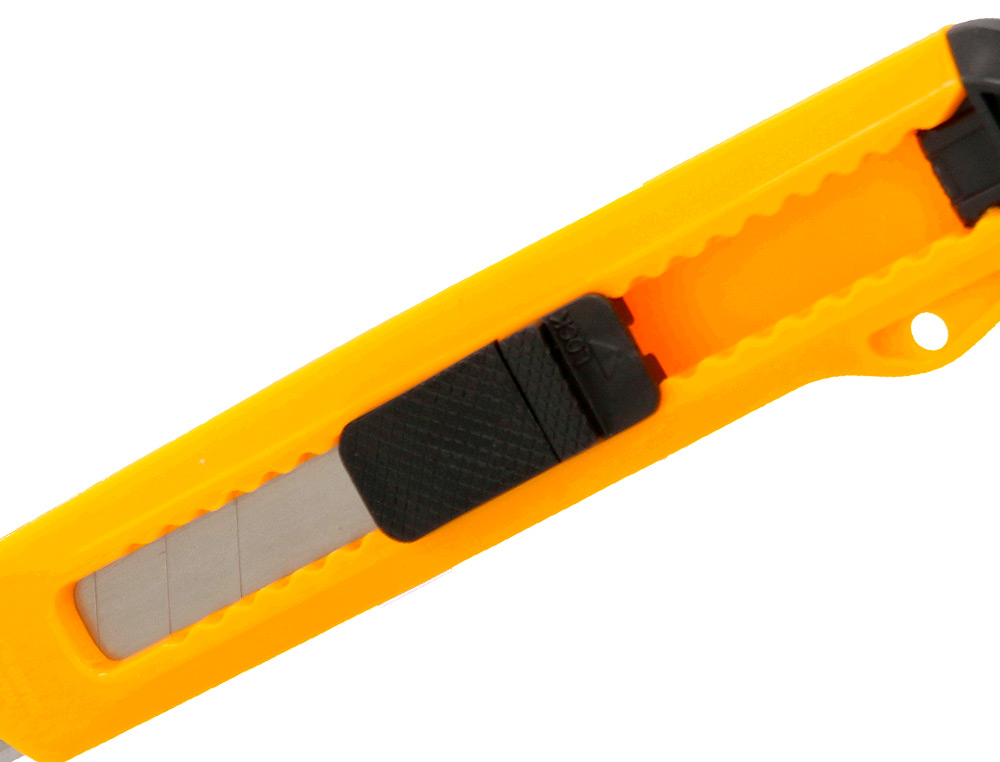 CUTER Q-CONNECT PLASTICO ANCHO CUCHILLA 18 MM XD-11 BLISTER 1 UNIDAD