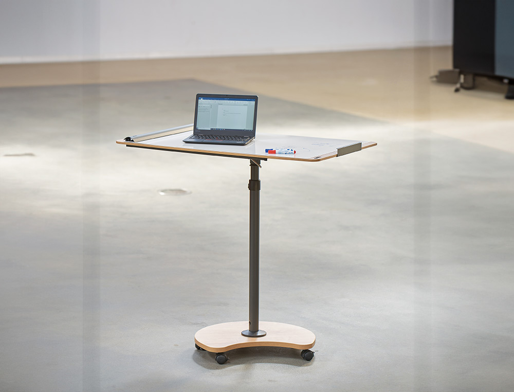 PIZARRA MOVIL ROCADA METALICA MAGNETICA CON RUEDAS 69X99 CM 2 BRAZOS EXTENSIBLES LATERAL Y BANDEJA PARA ROTULADORES