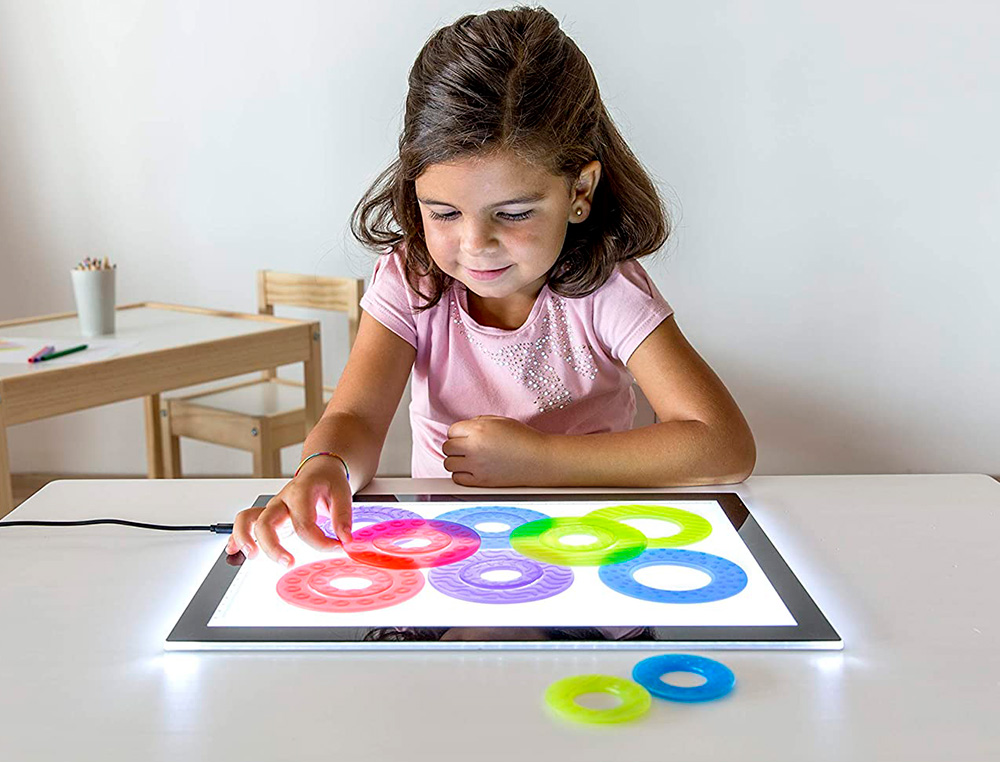 JUEGO MINILAND SET DE 16 AROS TRANSLUCIDOS Y 12 TARJETAS DE ACTIVIDADES DE DIFERENTES TEMATICAS 235X195X80 MM