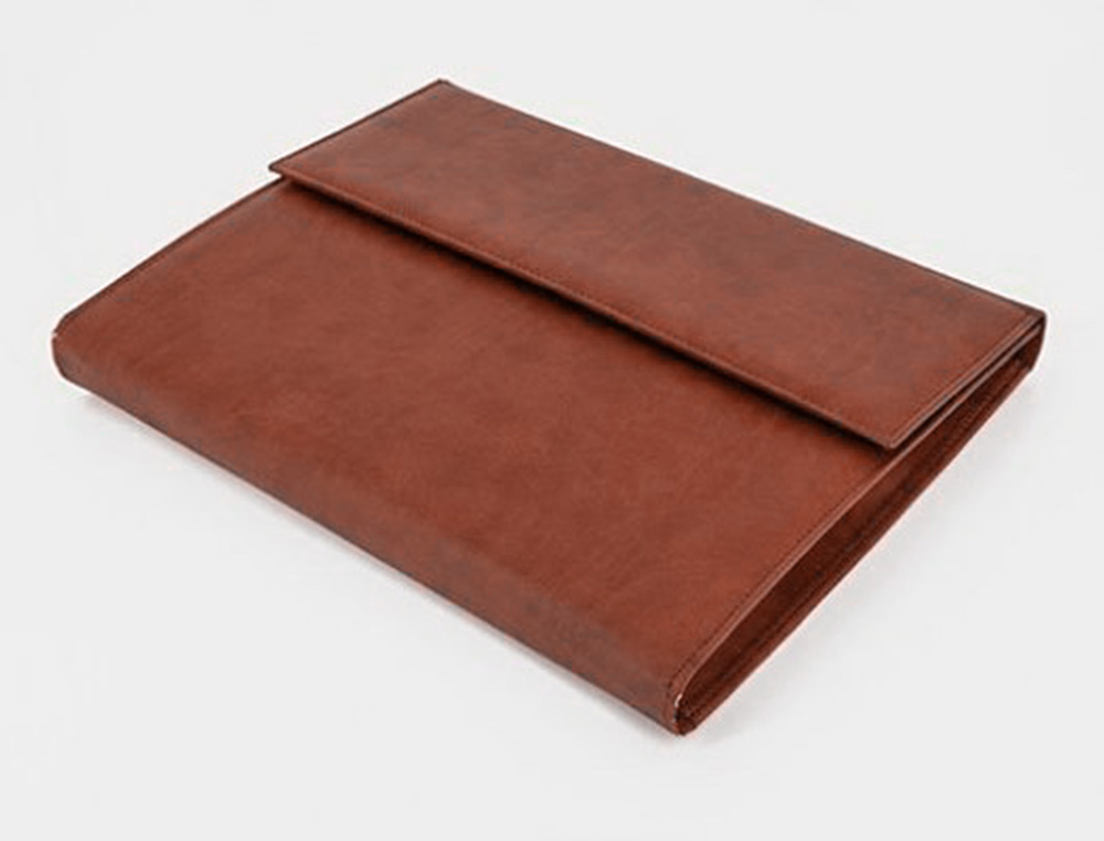 CARPETA PORTADOCUMENTOS Q-CONNECT ARTESANIA PIEL SINTETICA DOBLE CIERRE IMAN COLOR CUERO 260X235X35 MM