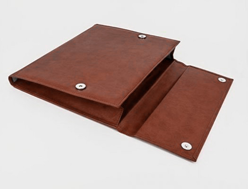 CARPETA PORTADOCUMENTOS Q-CONNECT ARTESANIA PIEL SINTETICA DOBLE CIERRE IMAN COLOR CUERO 260X235X35 MM