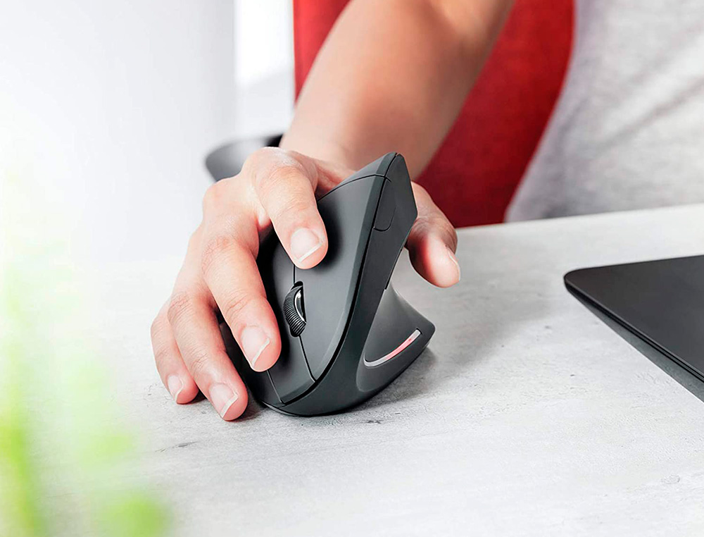RATON Q-CONNECT OPTICO INALAMBRICO ERGONOMICO VERTICAL DPI 800/1200/1600 PILAS AAA NEGRO