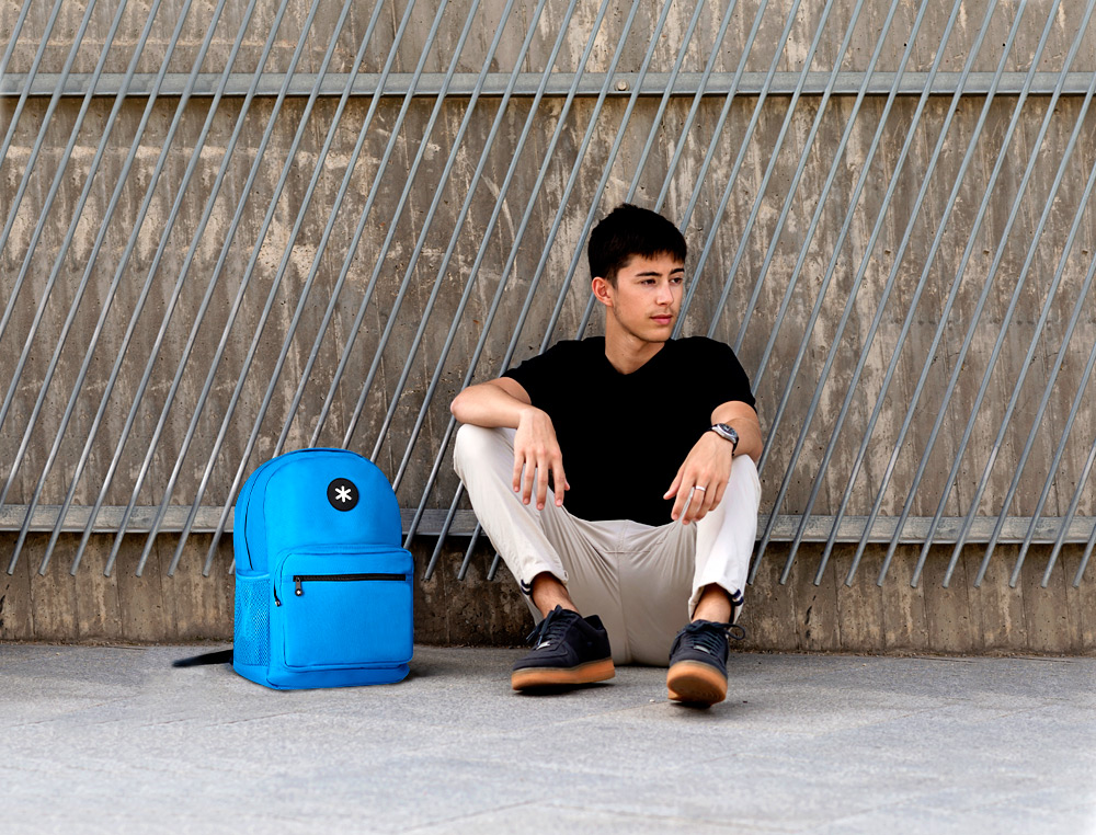 MOCHILA ANTARTIK CON ASA Y BOLSILLO FRONTAL CON CREMALLERA COLOR AZUL 320X140X430 MM