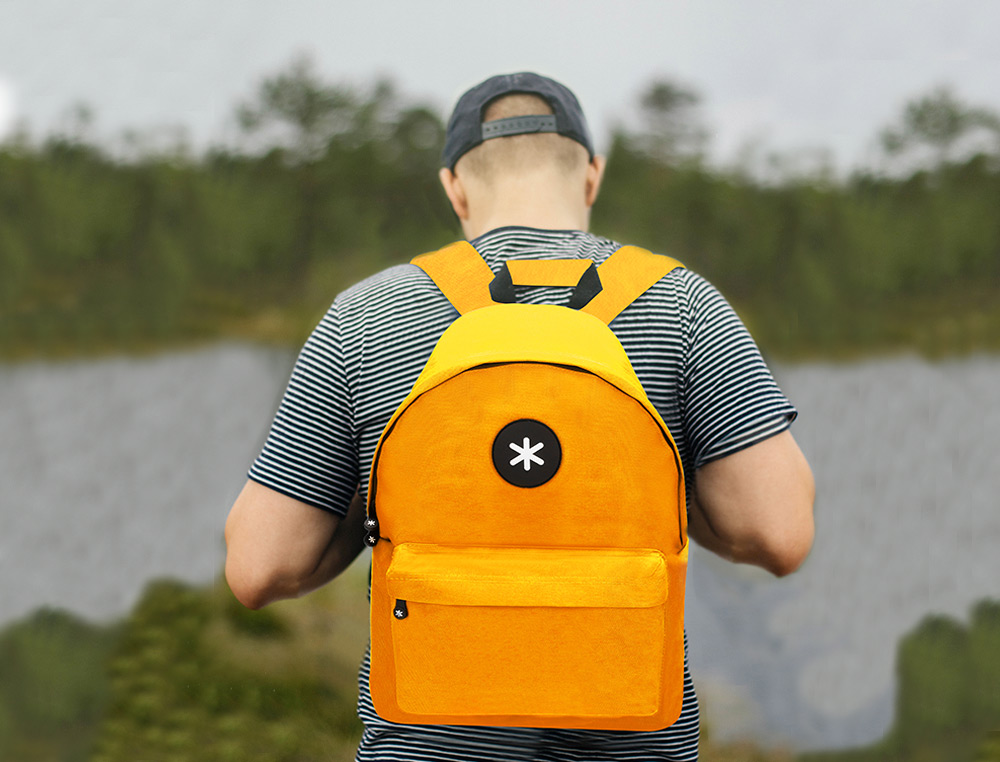 MOCHILA ANTARTIK CON ASA Y BOLSILLOS CON CREMALLERA COLOR MOSTAZA 310X160X410 MM