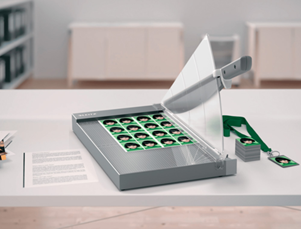 CIZALLA DE PALANCA LEITZ PRECISION OFFICE PRO A4+ BASE CRISTAL LONGITUD CORTE 381 MM CAPACIDAD DE CORTE 25 HOJAS