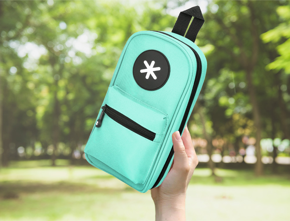 ESTUCHE PORTATODO ANTARTIK FORMA DE MOCHILA CON BOLSILLO Y 4 DEPARTAMENTOS COLOR MENTA 230X50X120 MM