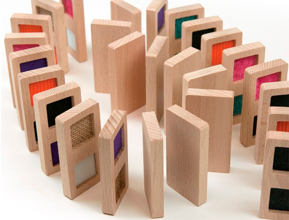 JUEGO DIDACTICO ANDREUTOYS DOMINO SENSORIAL TEXTURAS MADERA 28 PIEZAS