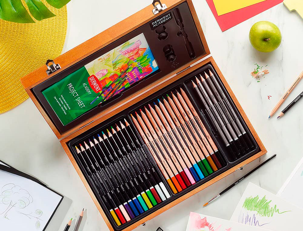 ESTUCHE DE PINTURA DERWENT ACADEMY MADERA LAPICES DE COLORES 35 PIEZAS