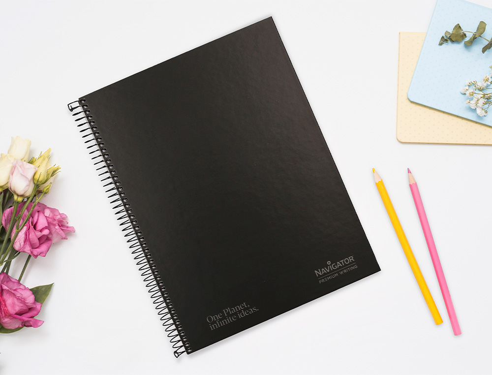 CUADERNO ESPIRAL NAVIGATOR A4 MICRO TAPA FORRADA 120H 80GR HORIZONTAL 5 BANDAS 4 TALADROS COLOR NEGRO