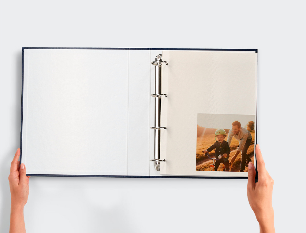 ALBUM DE FOTOS LIDERPAPEL ANILLAS SERIE CLASSIC CON 20 HOJAS AUTOADHESIVAS COLOR AZUL
