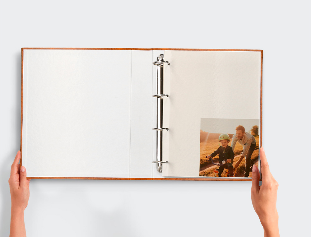 ALBUM DE FOTOS LIDERPAPEL ANILLAS SERIE CLASSIC CON 20 HOJAS AUTOADHESIVAS COLOR MARRON