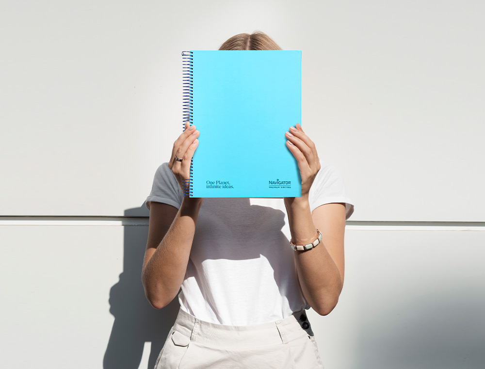 CUADERNO ESPIRAL NAVIGATOR A4 TAPA DURA 80H 80GR HORIZONTAL CON MARGEN AZUL CLARO
