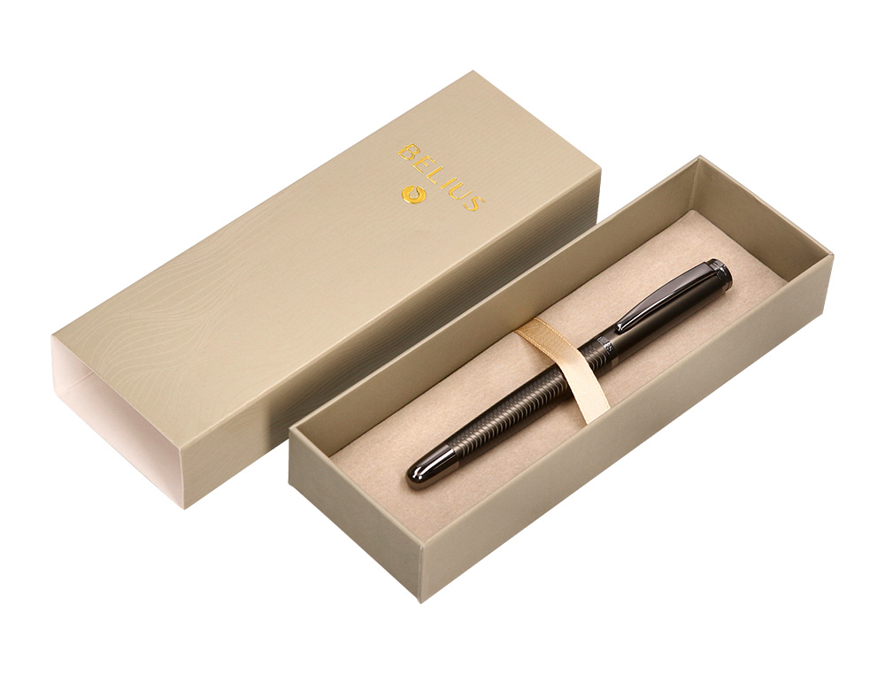 PLUMA BELIUS NEPTUNO ALUMINIO TEXTURA WAVY COLOR CAQUI TINTA AZUL CAJA DE DISEÑO