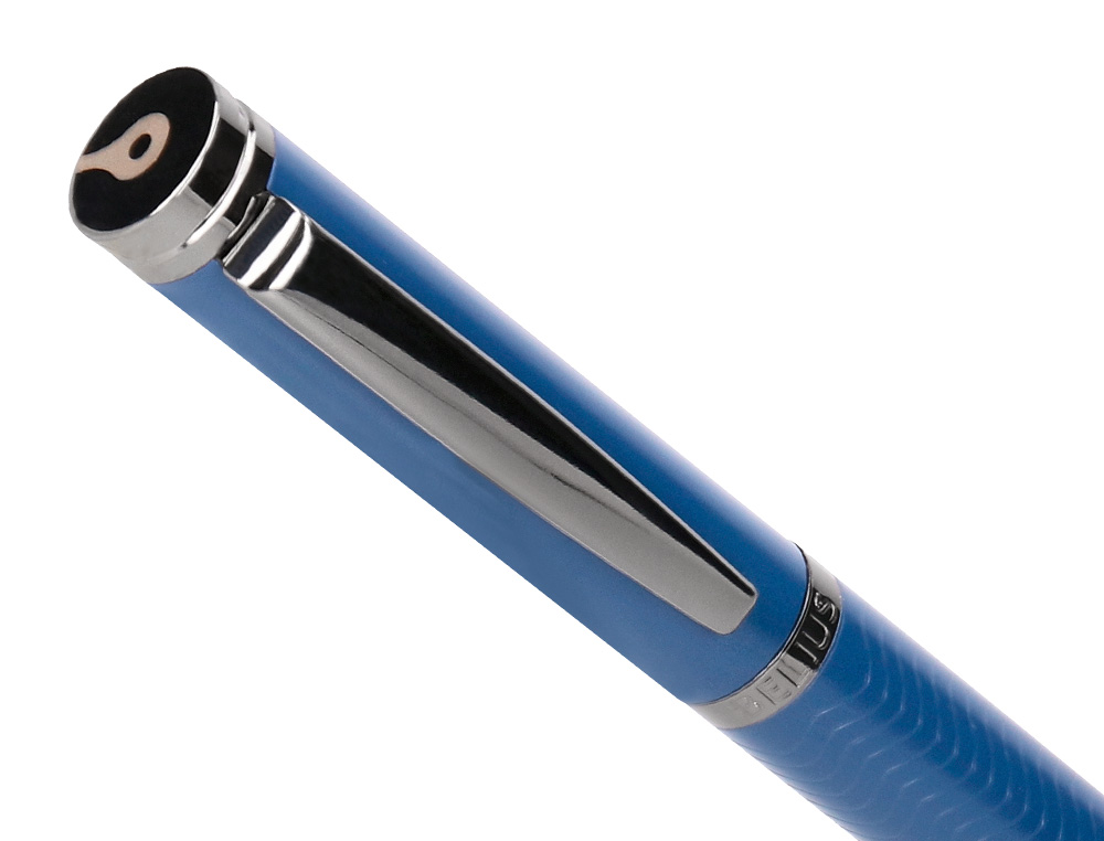 BOLIGRAFO BELIUS NEPTUNO ALUMINIO TEXTURA WAVY COLOR AZUL MARINO TINTA AZUL CAJA DE DISEÑO