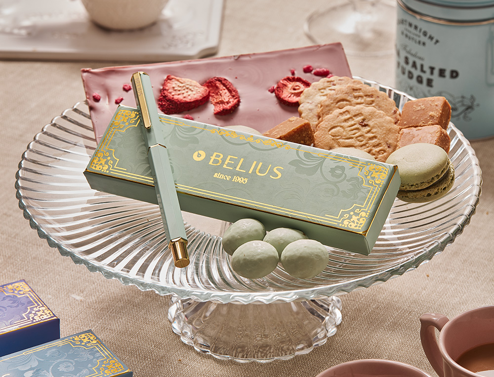 BOLIGRAFO BELIUS MACARON BLISS FORMA HEXAGONAL COLOR VERDE DORADO TINTA AZUL CAJA DE DISEÑO