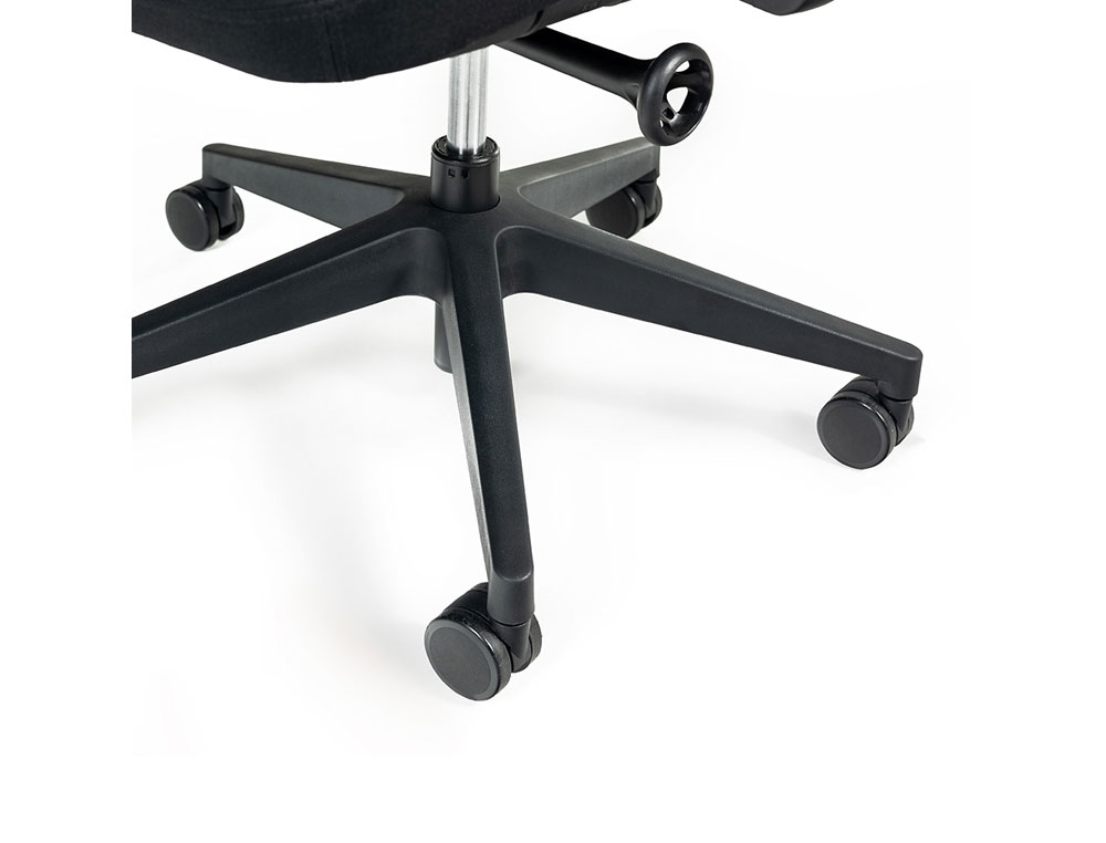 SILLA ROCADA DIRECCION CON BRAZOS REGULABLES BASE POLIMERO RESPALDO Y ASIENTO EN TELA IGNIFUGA NEGRO