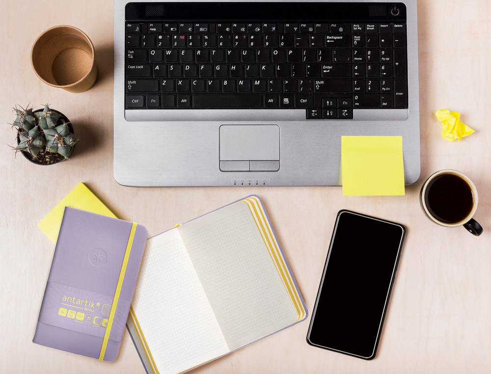 CUADERNO CON GOMILLA ANTARTIK NOTES TAPA DURA A6 HOJAS CUADRICULA MORADO Y AMARILLO 100 HOJAS 80 GR FSC