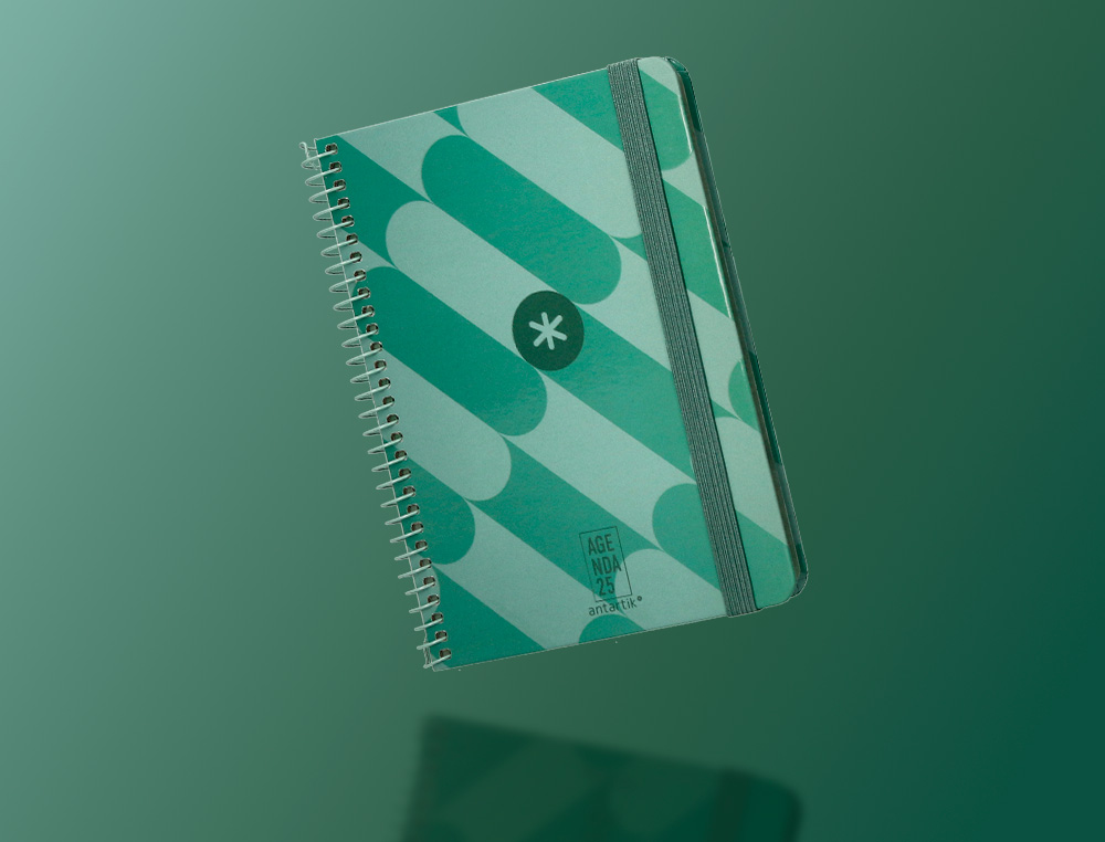 AGENDA ESPIRAL ANTARTIK PATTERN A6+ 2025 SEMANA VISTA COLOR VERDE PAPEL 80 GR