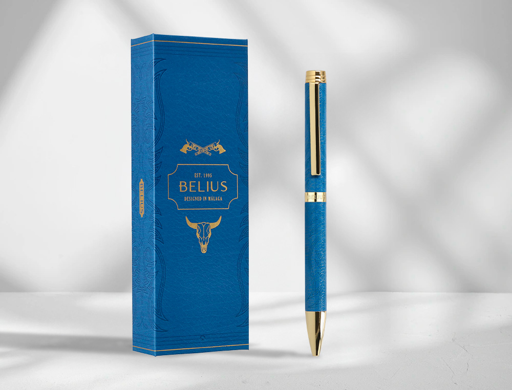 BOLIGRAFO BELIUS WILD WEST ALUMINIO COLOR AZUL MARINO DORADO TINTA COLOR AZUL CAJA DE DISEÑO