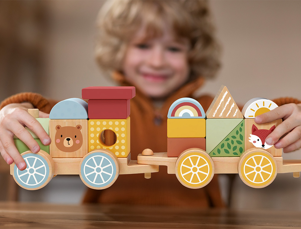 JUEGO INFANTIL IMAGINOVO MADERA TREN FIGURAS APILABLES CON RUEDAS +18 MESES 38X9,5X7,5CM