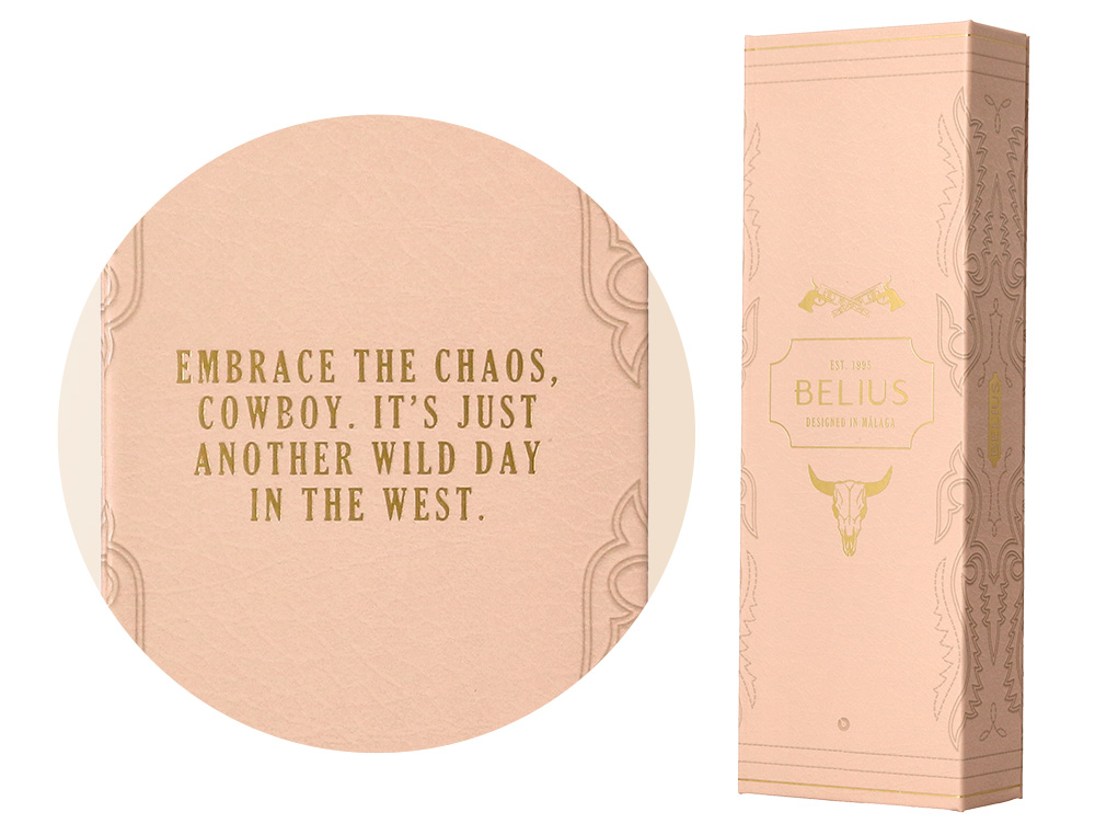 BOLIGRAFO BELIUS WILD WEST ALUMINIO COLOR CREMA DORADO TINTA COLOR AZUL CAJA DE DISEÑO