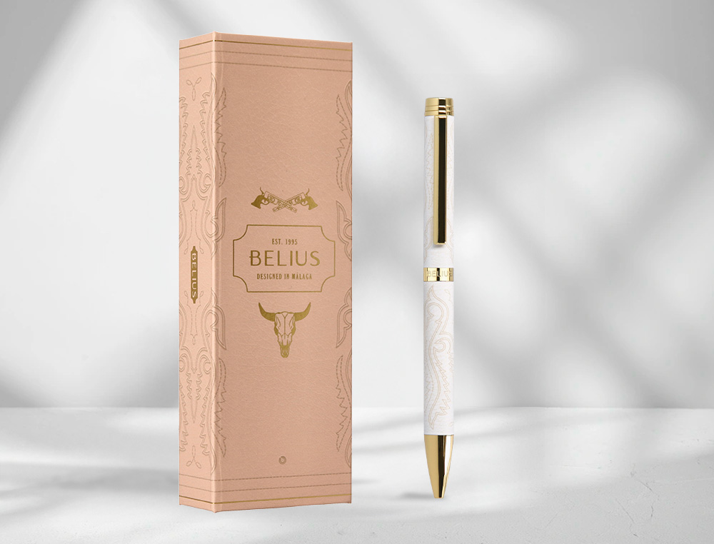 BOLIGRAFO BELIUS WILD WEST ALUMINIO COLOR CREMA DORADO TINTA COLOR AZUL CAJA DE DISEÑO
