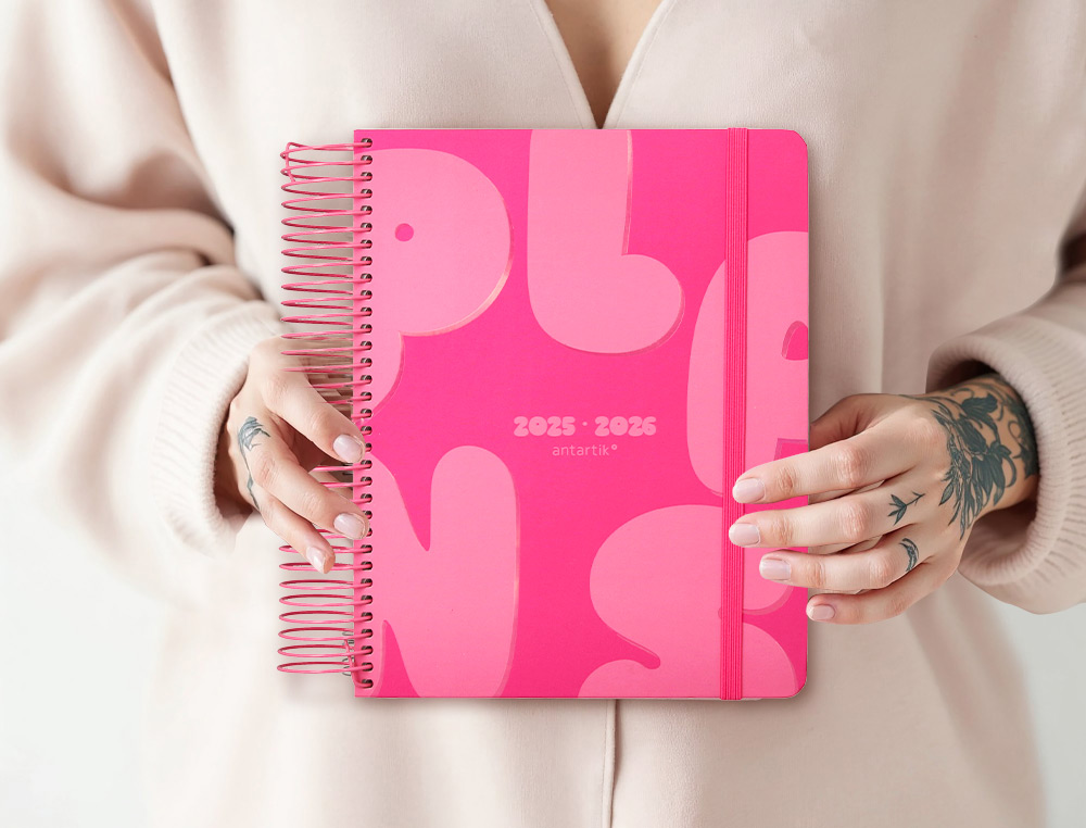 AGENDA ESCOLAR ANTARTIK 25-26 ESPIRAL PLANS ROSA FUCSIA DIA PAGINA A5 BILINGÜE PAPEL FSC 80 GR