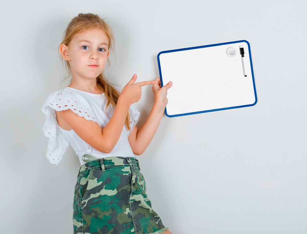 PIZARRA BLANCA LIDERPAPEL 21X30 CM MAGNETICA DOBLE CARA LISA CON ROTULADOR IMAN Y BORRADOR