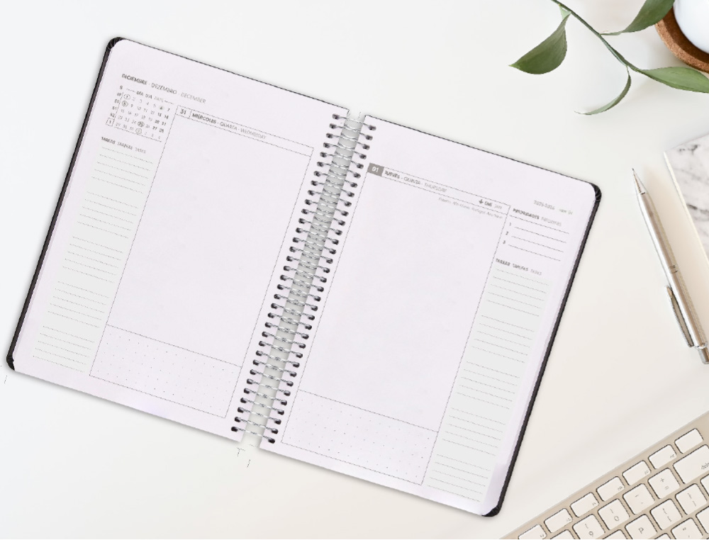 AGENDA ESPIRAL ANTARTIK HERE AND NOW A5+ 2026 DÍA PÁGINA AZUL CLARO PAPEL 80G FSC