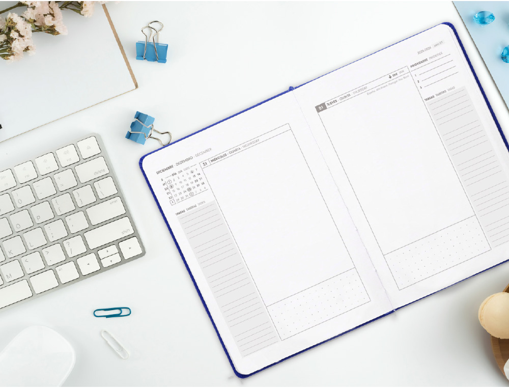 AGENDA ENCUADERNADA ANTARTIK MY YEAR A5+ 2026 DÍA PÁGINA AZUL OSCURO PAPEL 80G FSC