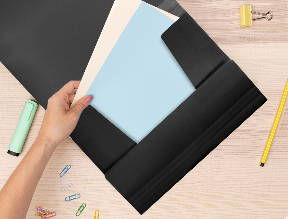 CARPETA LIDERPAPEL GOMAS TRES SOLAPAS POLIPROPILENO DIN A4 COLOR NEGRO OPACO