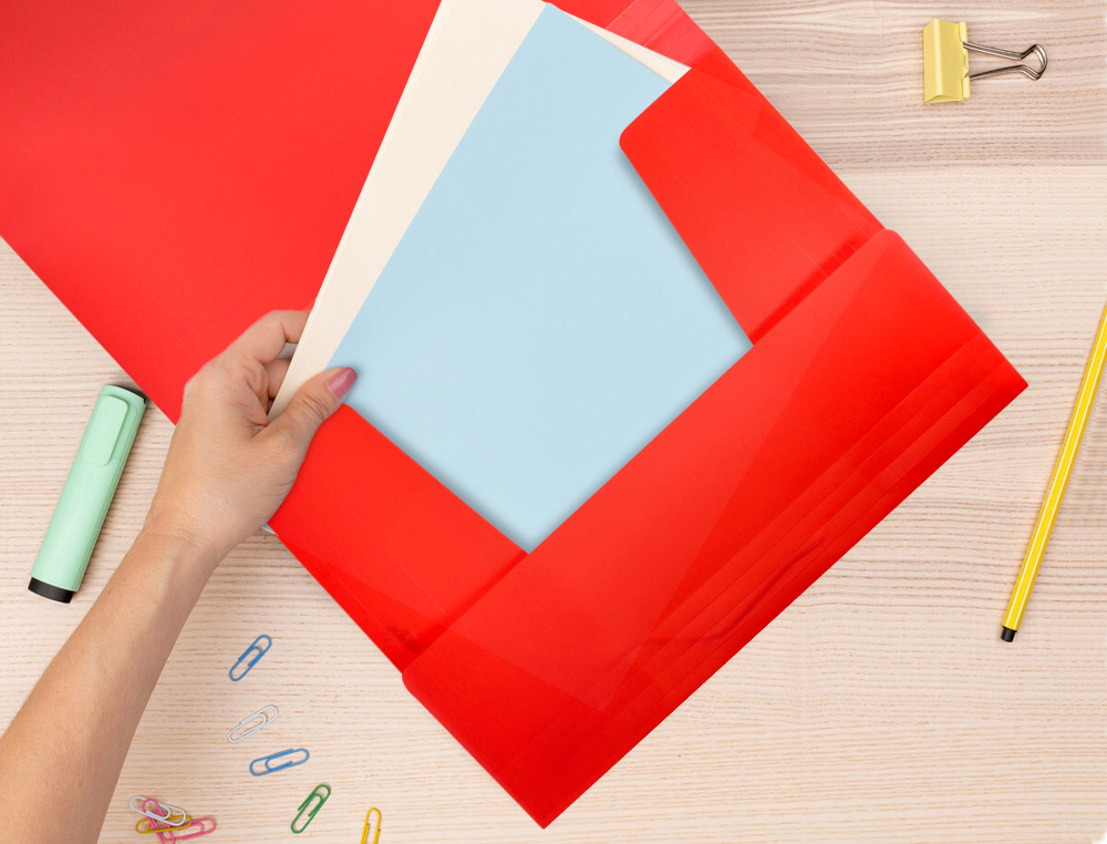 CARPETA LIDERPAPEL GOMAS TRES SOLAPAS POLIPROPILENO DIN A4 COLOR ROJO TRANSLUCIDO