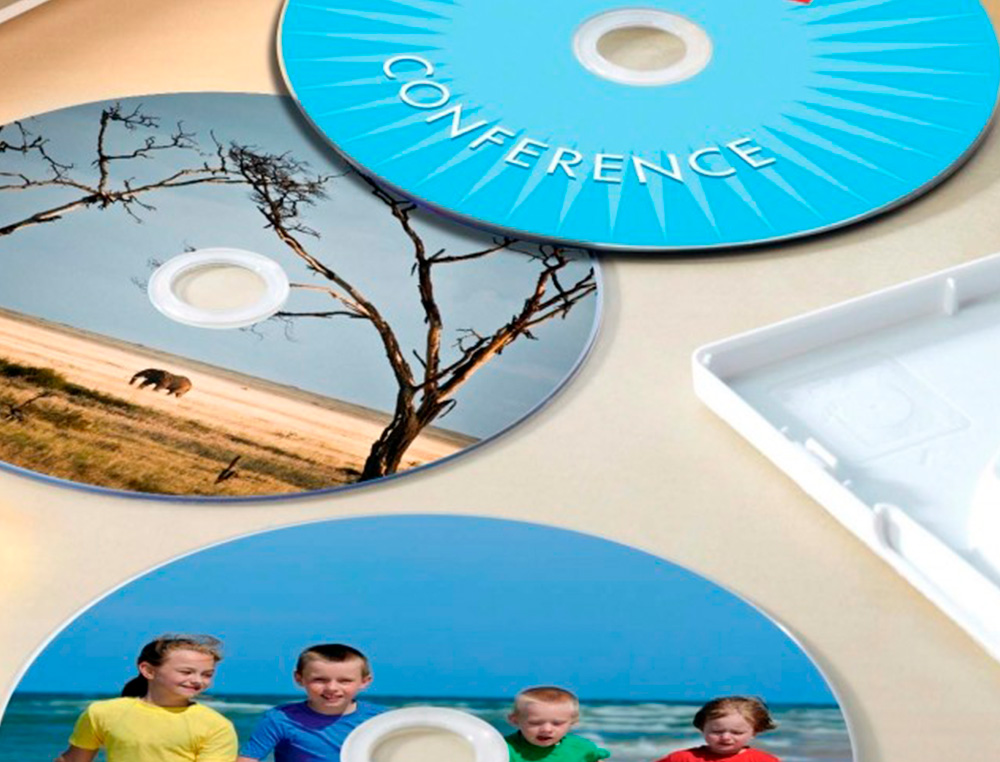 ETIQUETA ADHESIVA Q-CONNECT KF01579 -TAMAÑO CD-ROM -FOTOCOPIADORA -LASER -INK-JET-CAJA CON 25 H/50 ETIQUETAS