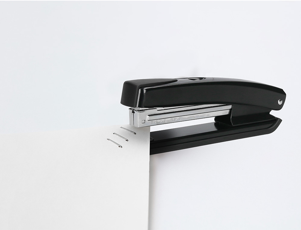 GRAPADORA Q-CONNECT KF01231 METALICA NEGRA CAPACIDAD 20 HOJAS