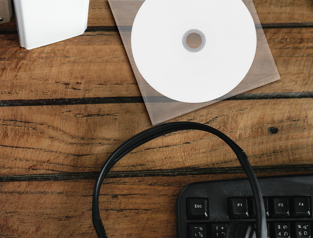 SOBRE PARA CD Q-CONNECT POLIPROPILENO CON SOLAPA -PACK DE 50 UNIDADES