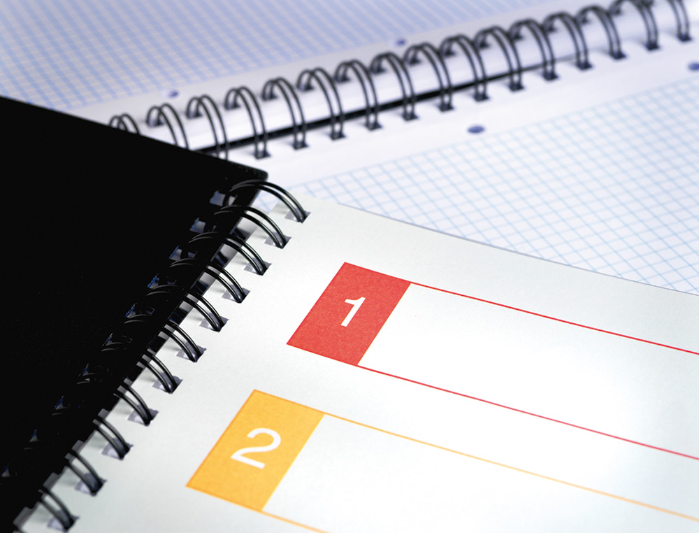 CUADERNO ESPIRAL LIDERPAPEL A5 MICRO EXECUTIVE TAPA PLASTICO 100H 80 GR CUADRO 5MM 5 SE PARADORES CON GOMILLA AZUL