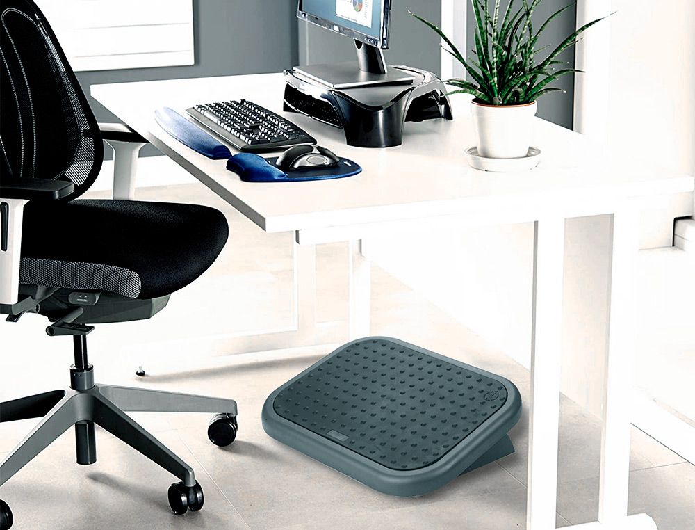 REPOSAPIES AJUSTABLE Q-CONNECT CON ALFOMBRILLA CAUCHO 450X330X85 MM