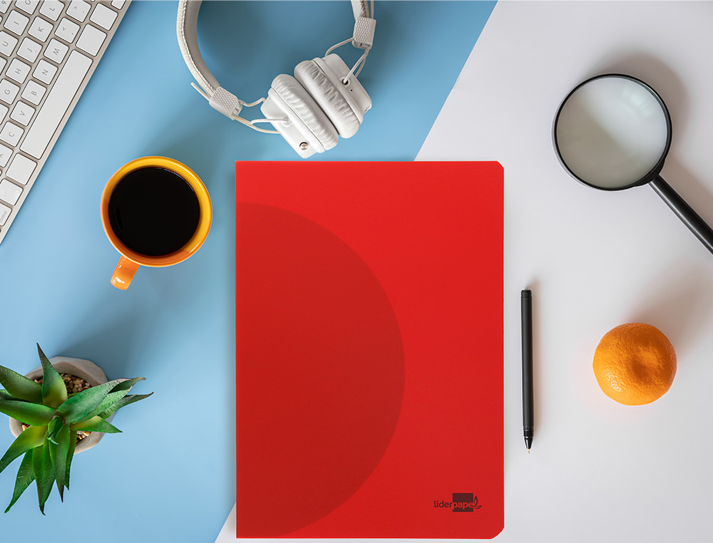 LIBRETA LIDERPAPEL 360 TAPA DE PLASTICO A4 48 HOJAS 90GR 5MM CON DOBLE MARGEN COLORES SURTIDOS