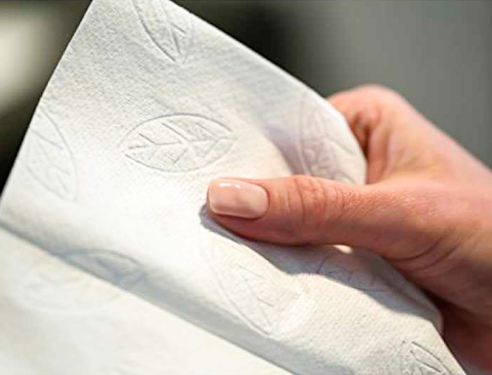 TOALLA DE PAPEL ENGARZADA 2 CAPAS 21X32 CM PAQUETE DE 200 UNIDADES PARA DISPENSADOR H2