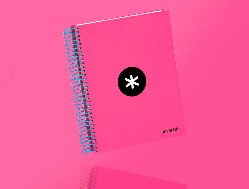 CUADERNO ESPIRAL A5 MICRO ANTARTIK TAPA FORRADA 120H 90 GR LISO CON BANDAS 6 TALADROS COLOR ROSA FLUOR