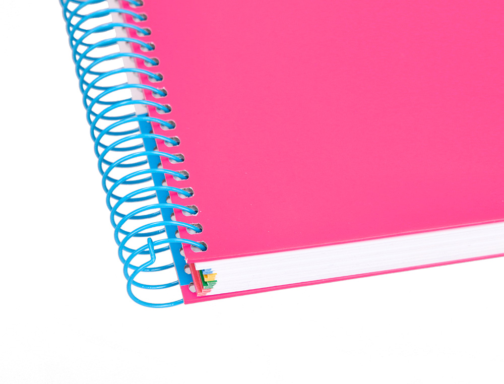 CUADERNO ESPIRAL A5 MICRO ANTARTIK TAPA FORRADA 120H 90 GR LISO CON BANDAS 6 TALADROS COLOR ROSA FLUOR