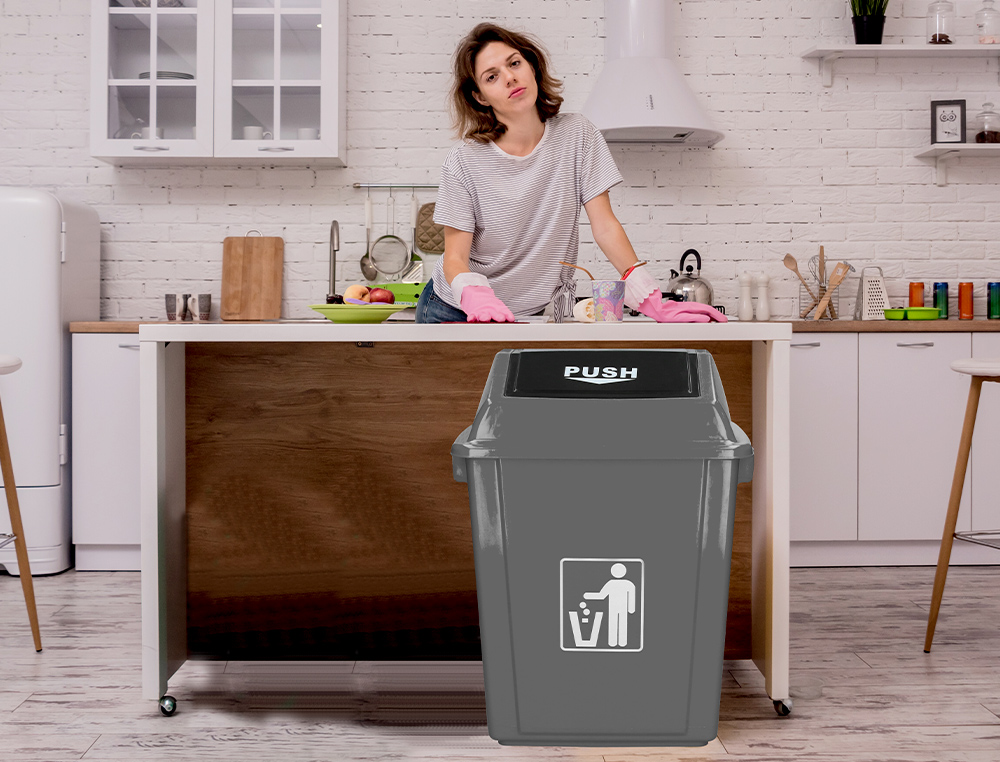 PAPELERA CONTENEDOR Q-CONNECT PLASTICO CON TAPA DE BALANCIN 58 LITROS GRIS 470X330X760 MM