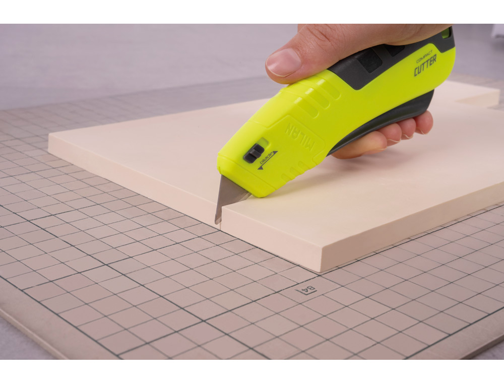 CUTER MILAN METALICO ANCHO RETRACTIL DE SEGURIDAD ACID AMARILLO